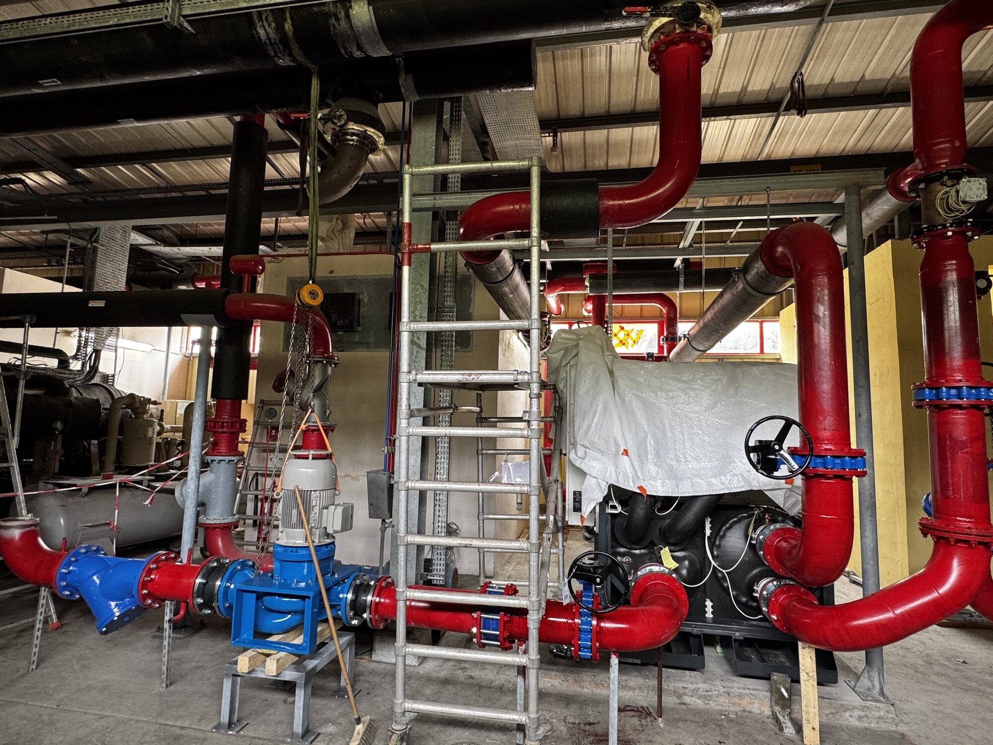 Réseaux hydrauliques du chantier EPCU S5 en cours de raccordement